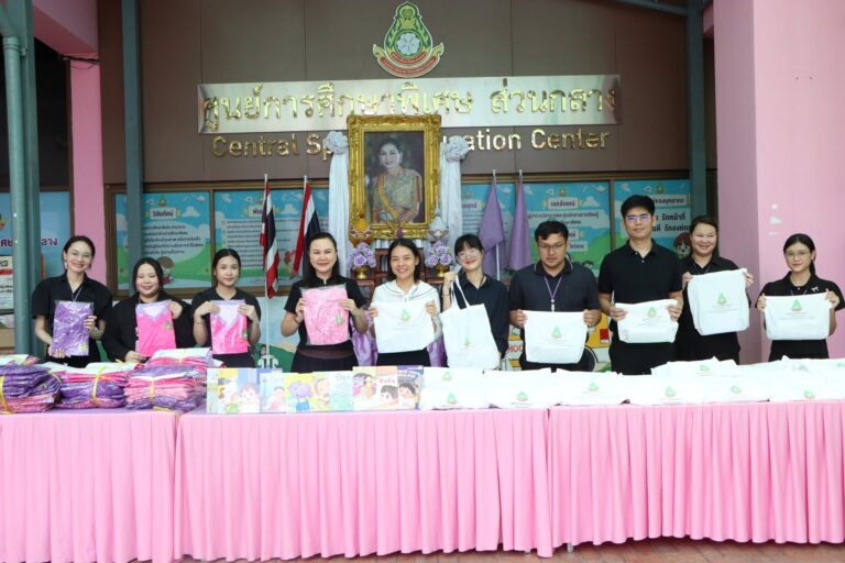 ประชาสัมพันธ์ “ศูนย์การศึกษาพิเศษ ส่วนกลาง มอบอุปกรณ์การเรียนและชุดเครื่องแบบนักเรียน”